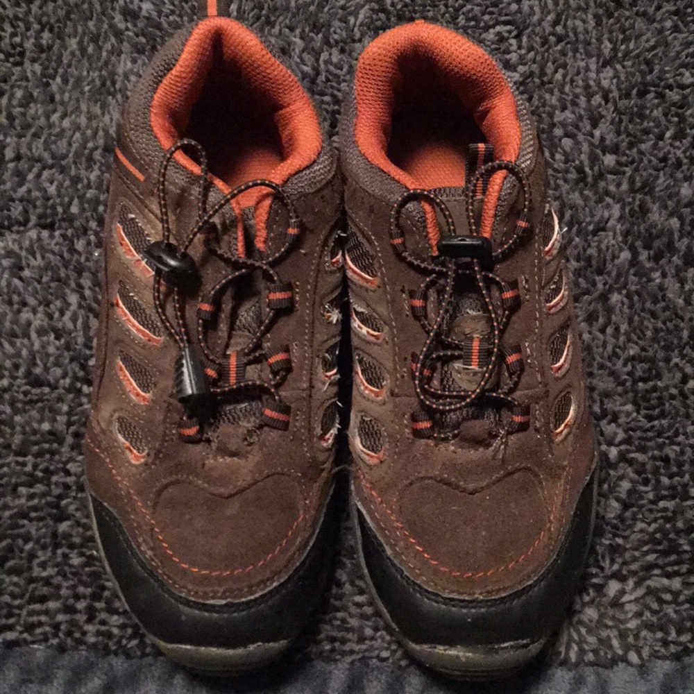 Boys Sonoma tennis shoes